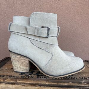 Sterling River Women’s Suede Leather Ankle Boot